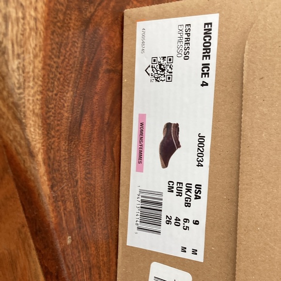 Never worn new in box . - Picture 2 of 4